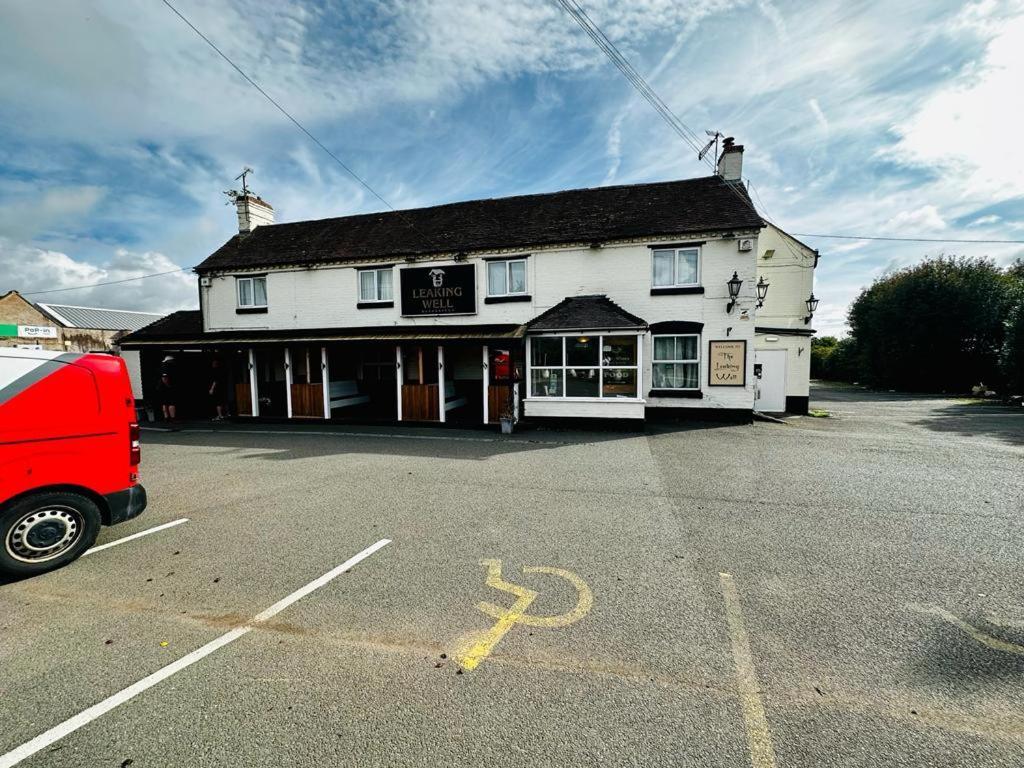 Leaking Well, Dunhampton Hotel Stourport Exterior foto