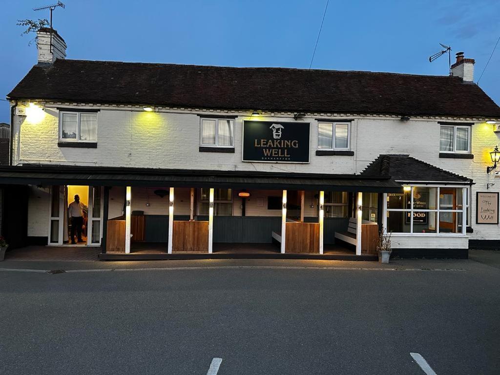 Leaking Well, Dunhampton Hotel Stourport Exterior foto