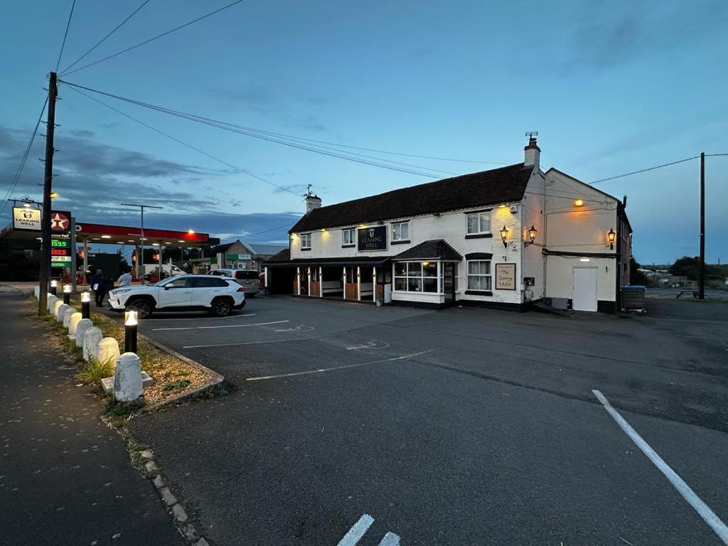 Leaking Well, Dunhampton Hotel Stourport Exterior foto